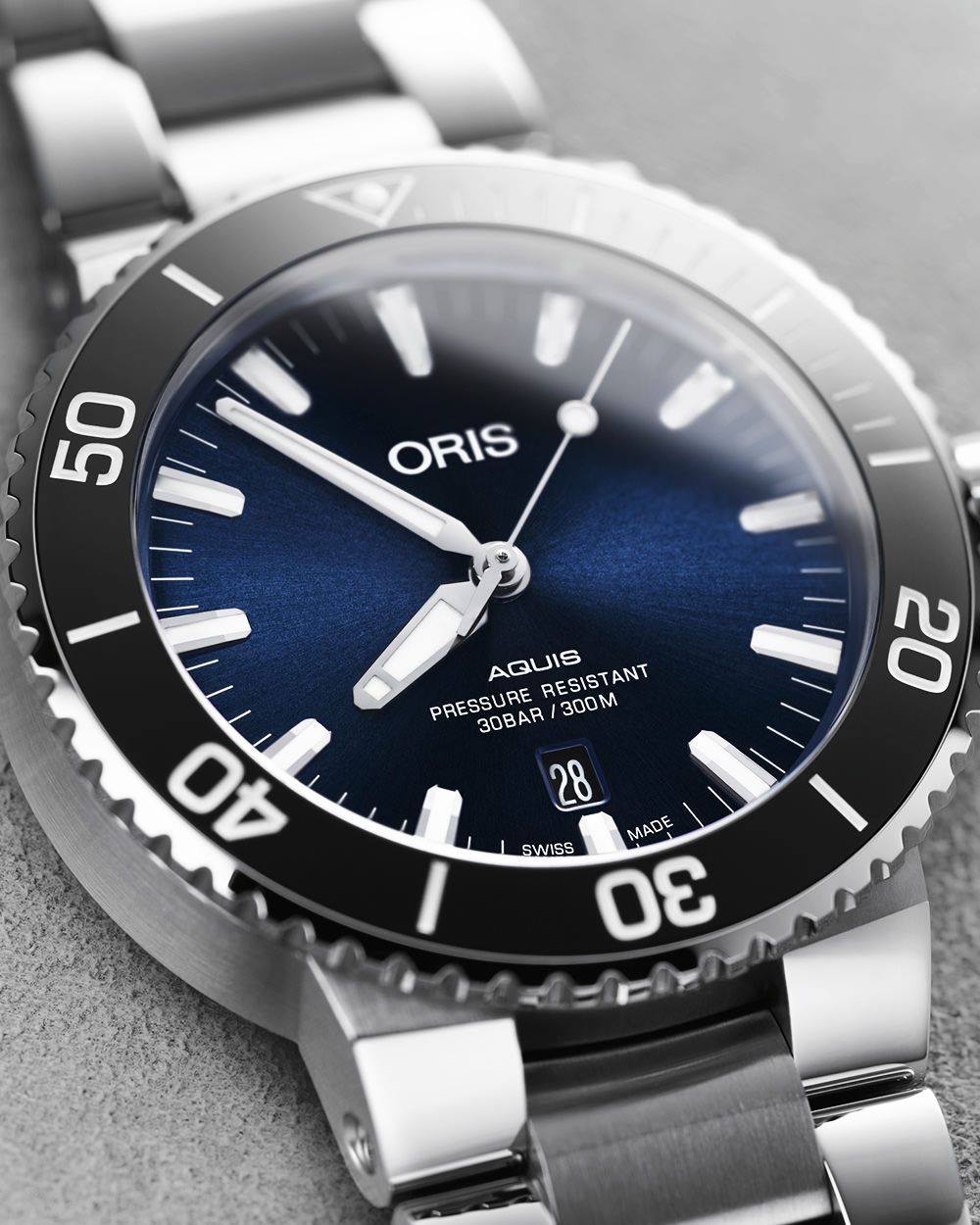 Introducing The Baselworld 2017 Oris Aquis Date I The Watch Guide