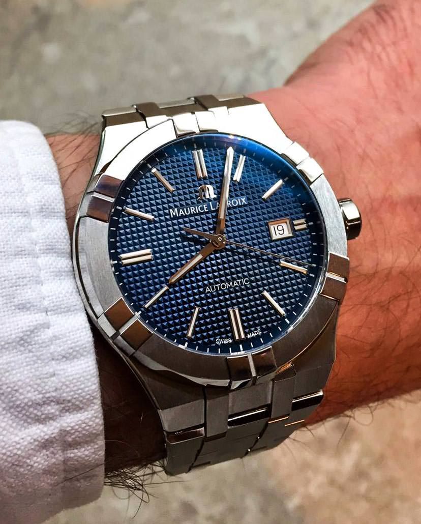 Dark blue dial watch sale