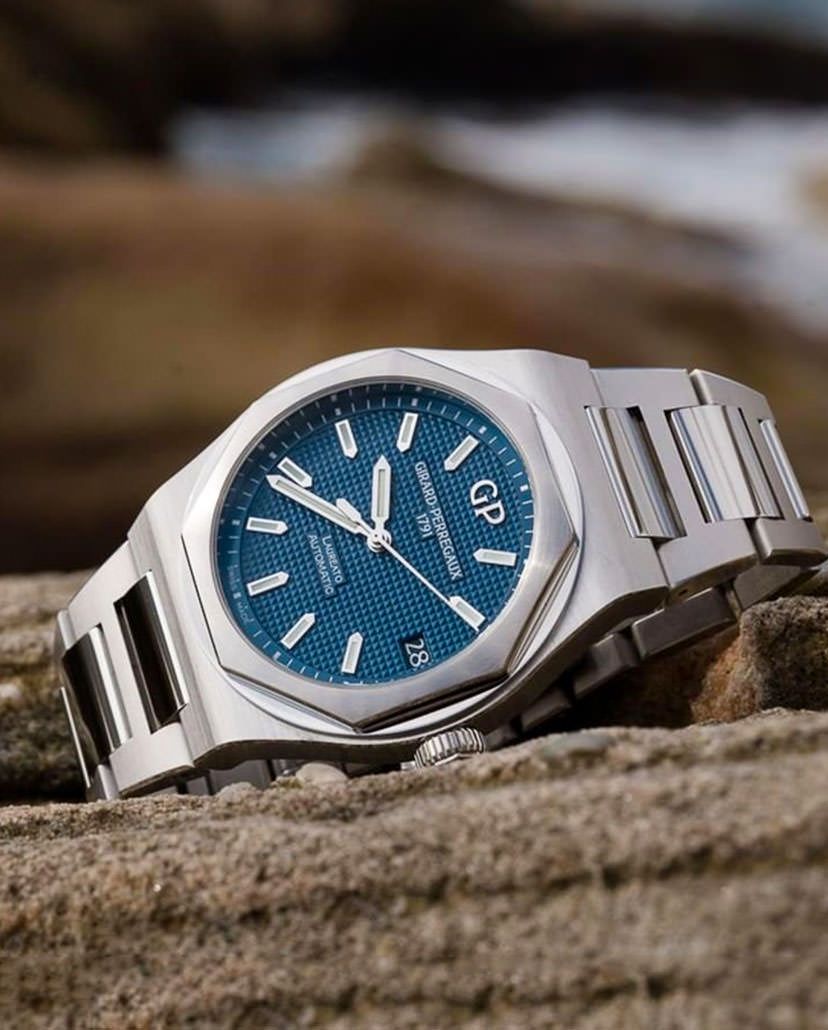 A Deep Dive Into The Iconic Girard Perregaux Laureato Classic 42mm