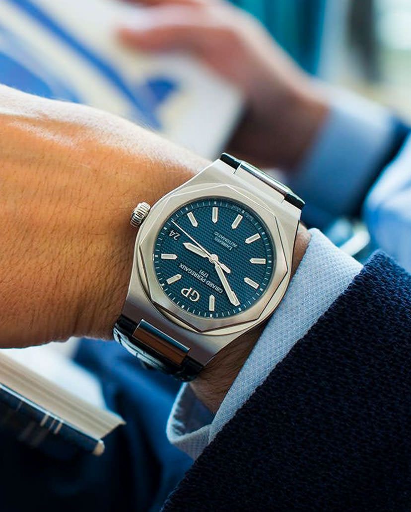 A Deep Dive Into The Iconic Girard Perregaux Laureato Classic 42mm