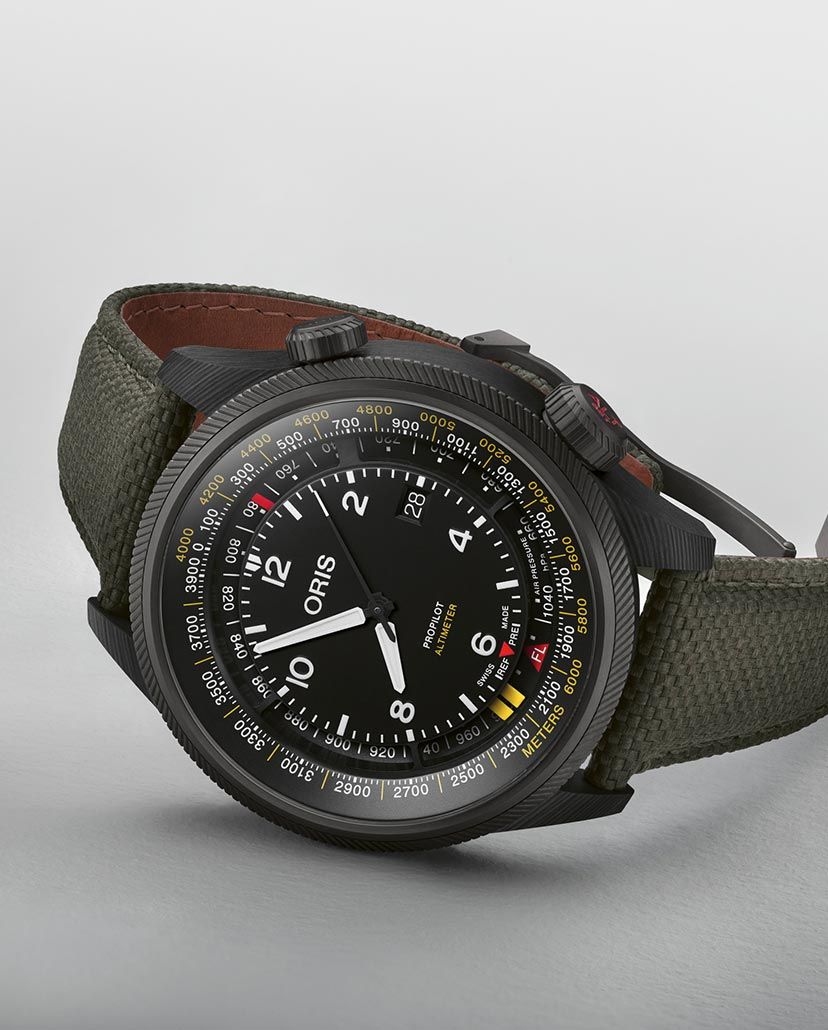 Analog watch shop with altimeter