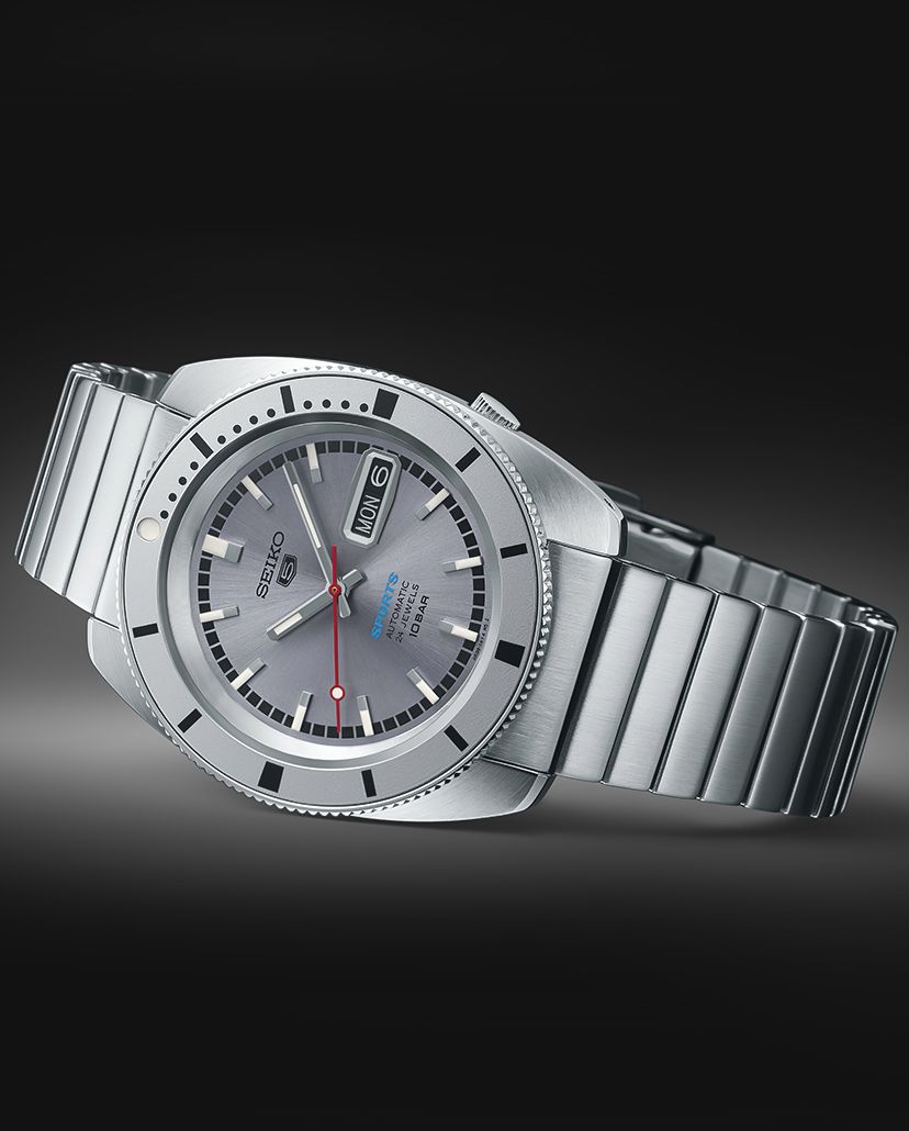 Seiko-Sports-5-SRPL03-SKX-series-stainless-steel-watch-LumiBrite-rotating-bezel