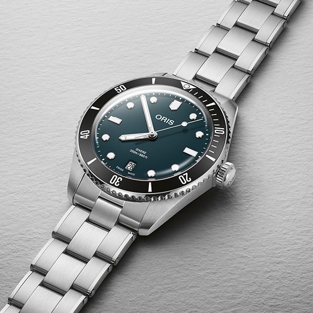 Introducing Oris s Divers Date The New And Improved Divers Sixty Five