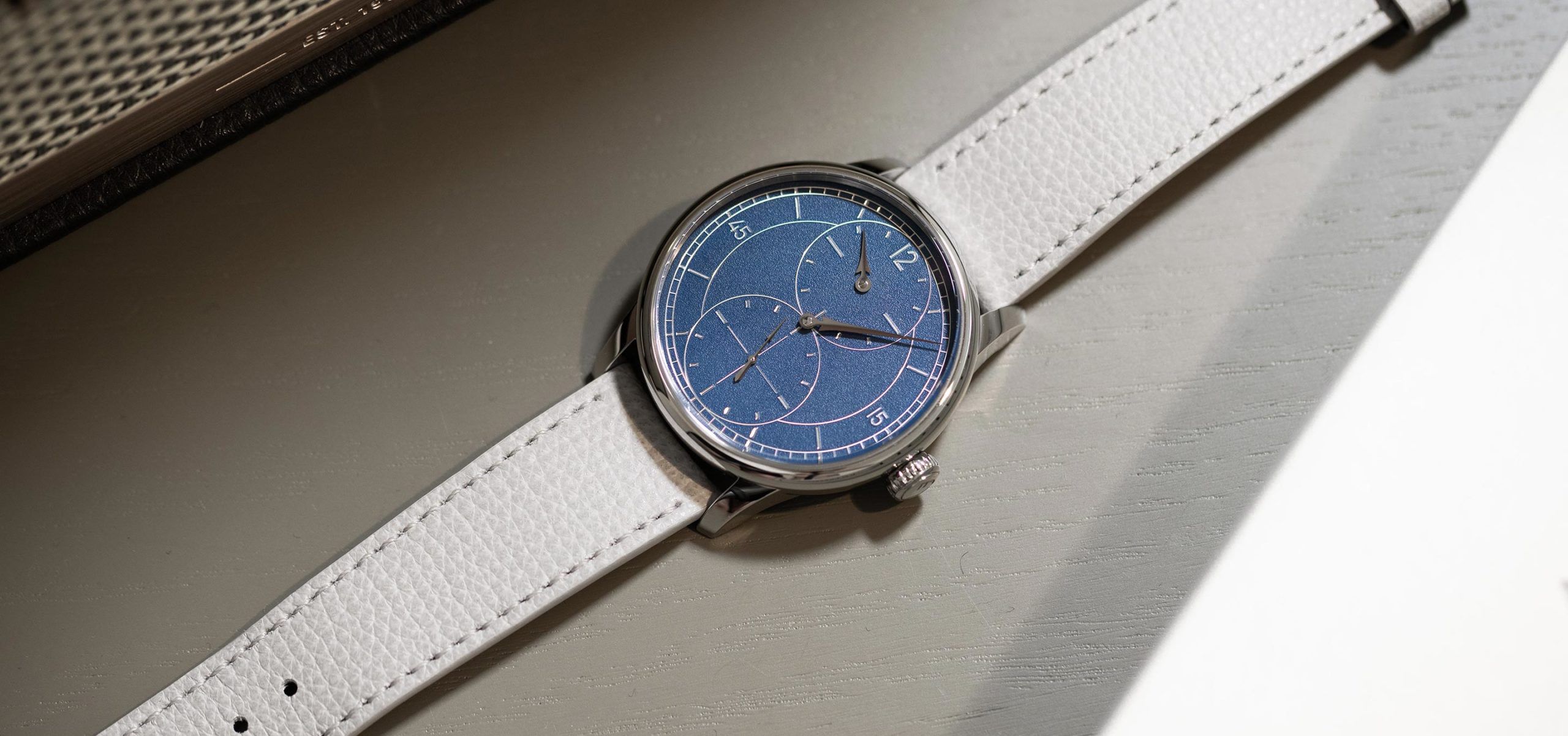 The Kiss Of Rhodium: Louis Erard Le Régulateur Gravé Bleu